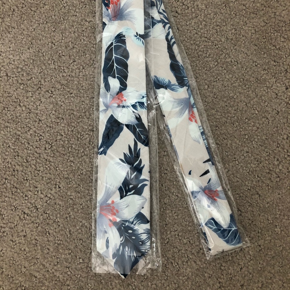 Tropical cream necktie